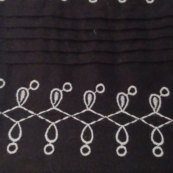 Lucy and Laural Black Skirt w/ White Embroidery, Cotton/Spandex, Size 8 - Picture 2 of 5